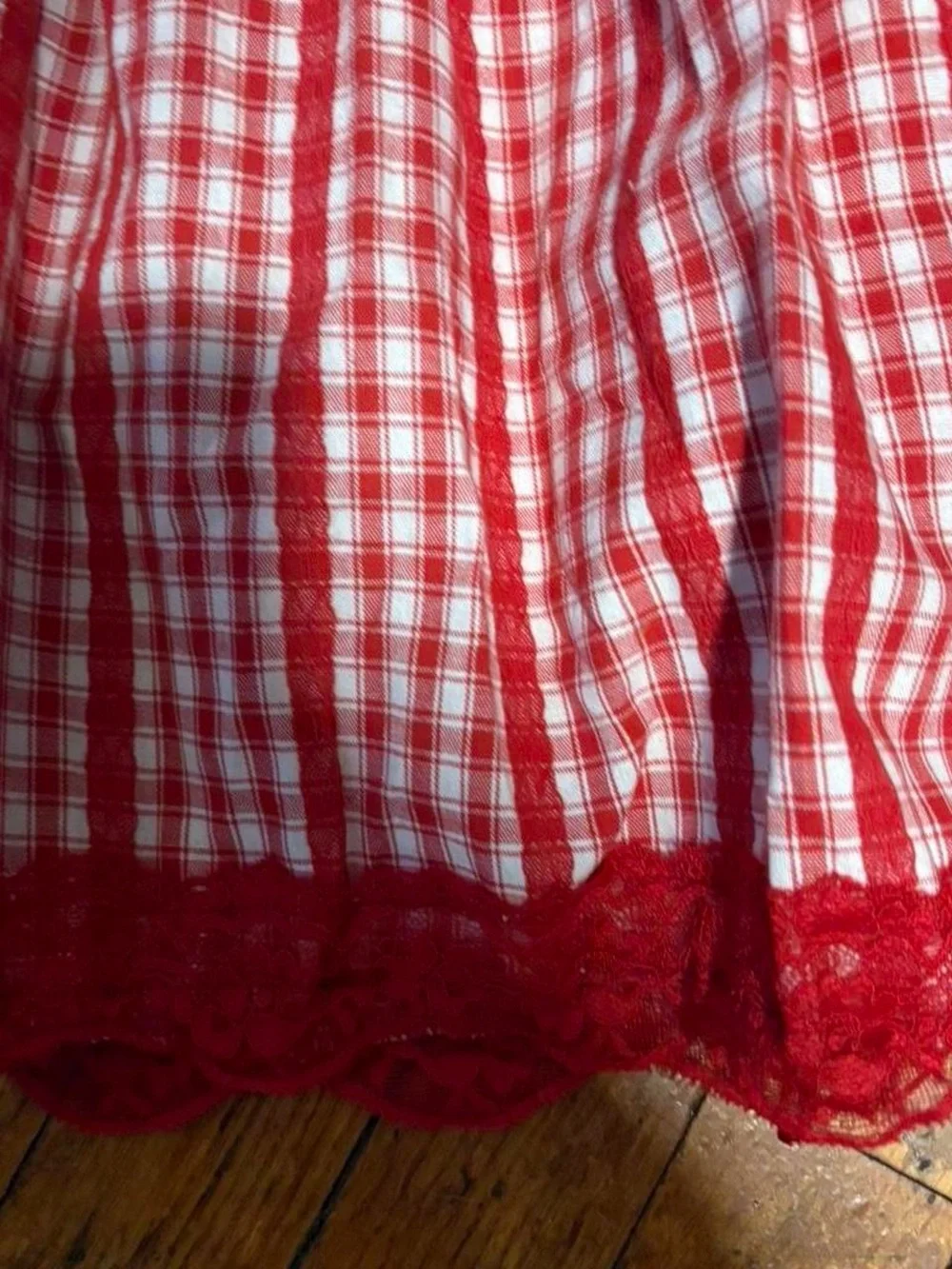 Cider adorable Red gingham midi skirt with lace trim med - Picture 6 of 8
